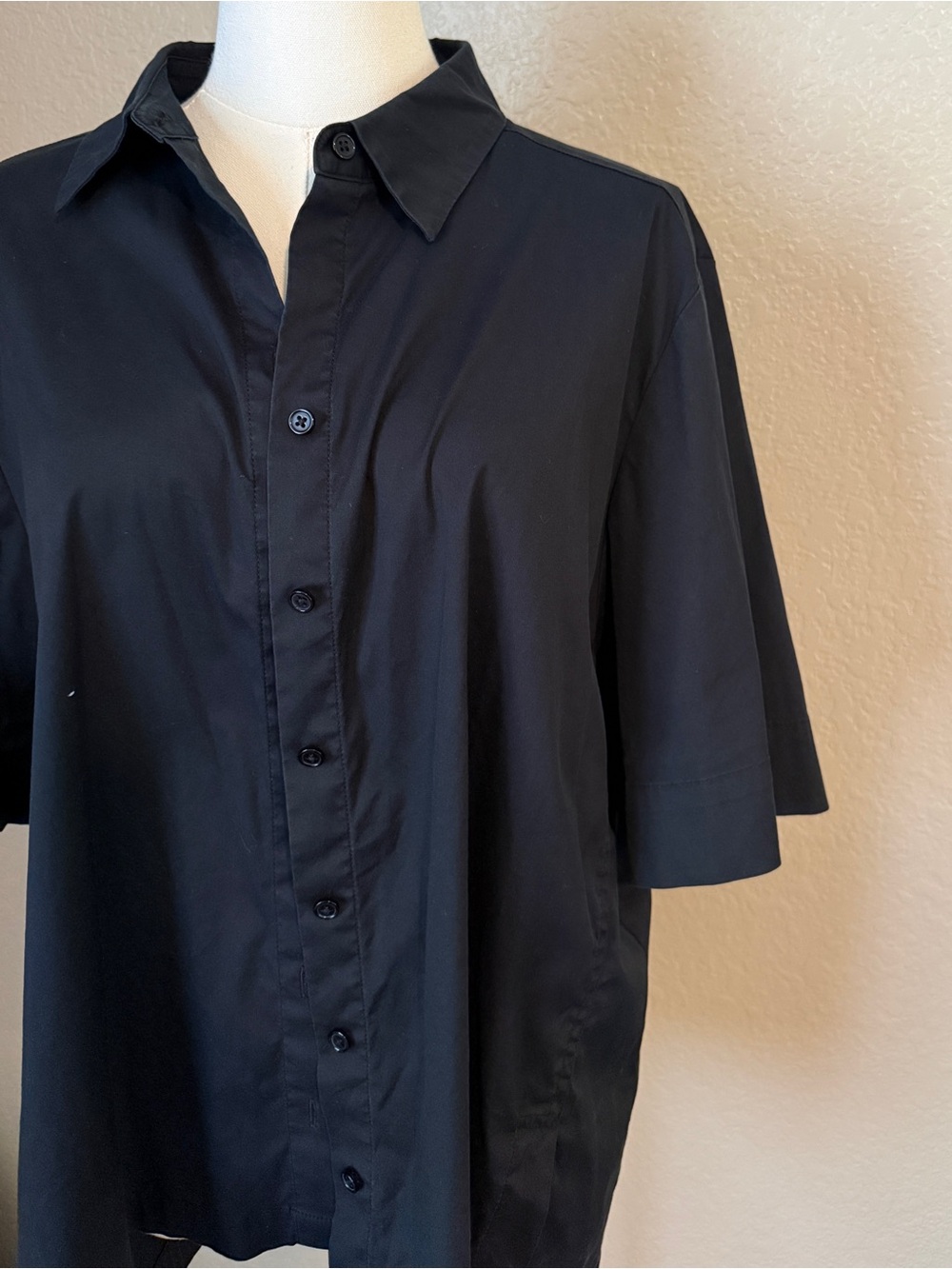 Women's Chicos Black Short-Sleeve Button-Up Shirt